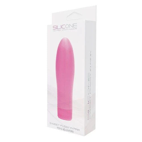 Douce chatte en rose
