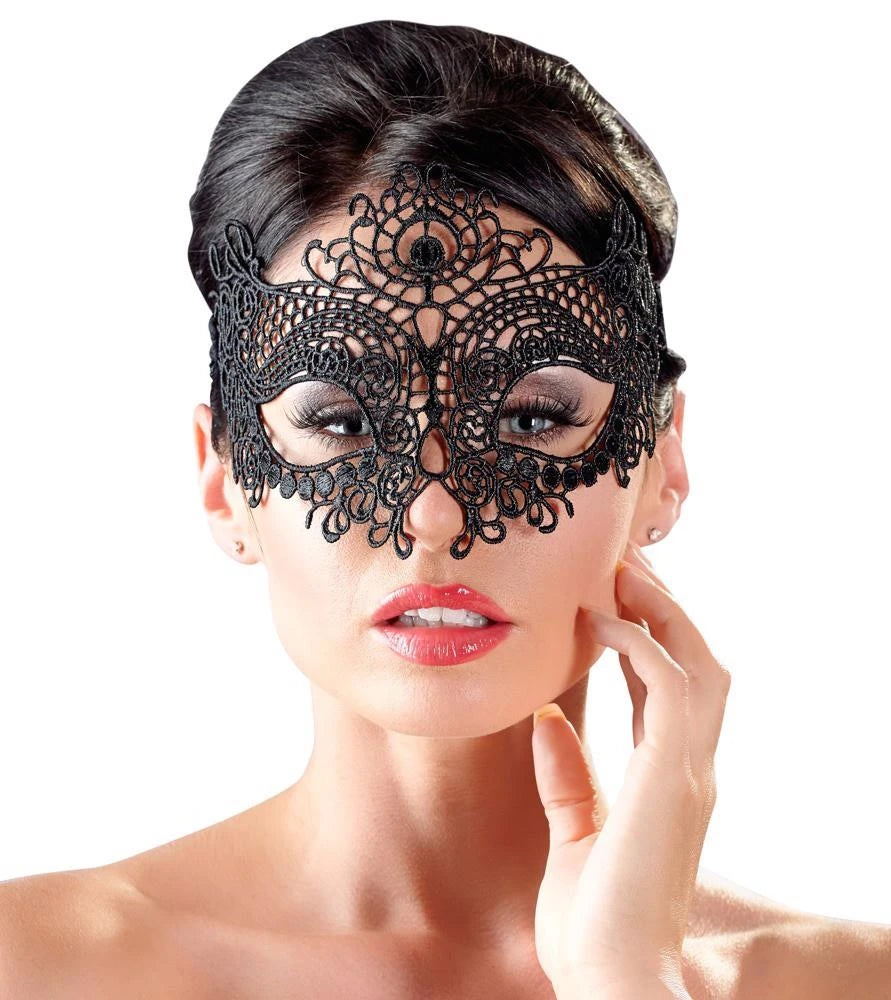 Masque brodé