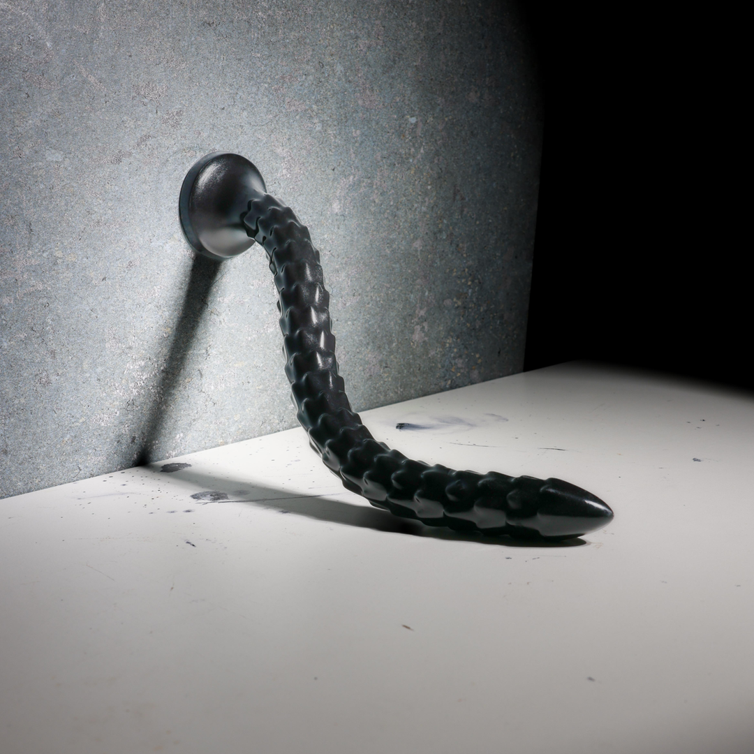 Clitoral stimulator Scaled Snake 54.9 cm – black | Ouch!
