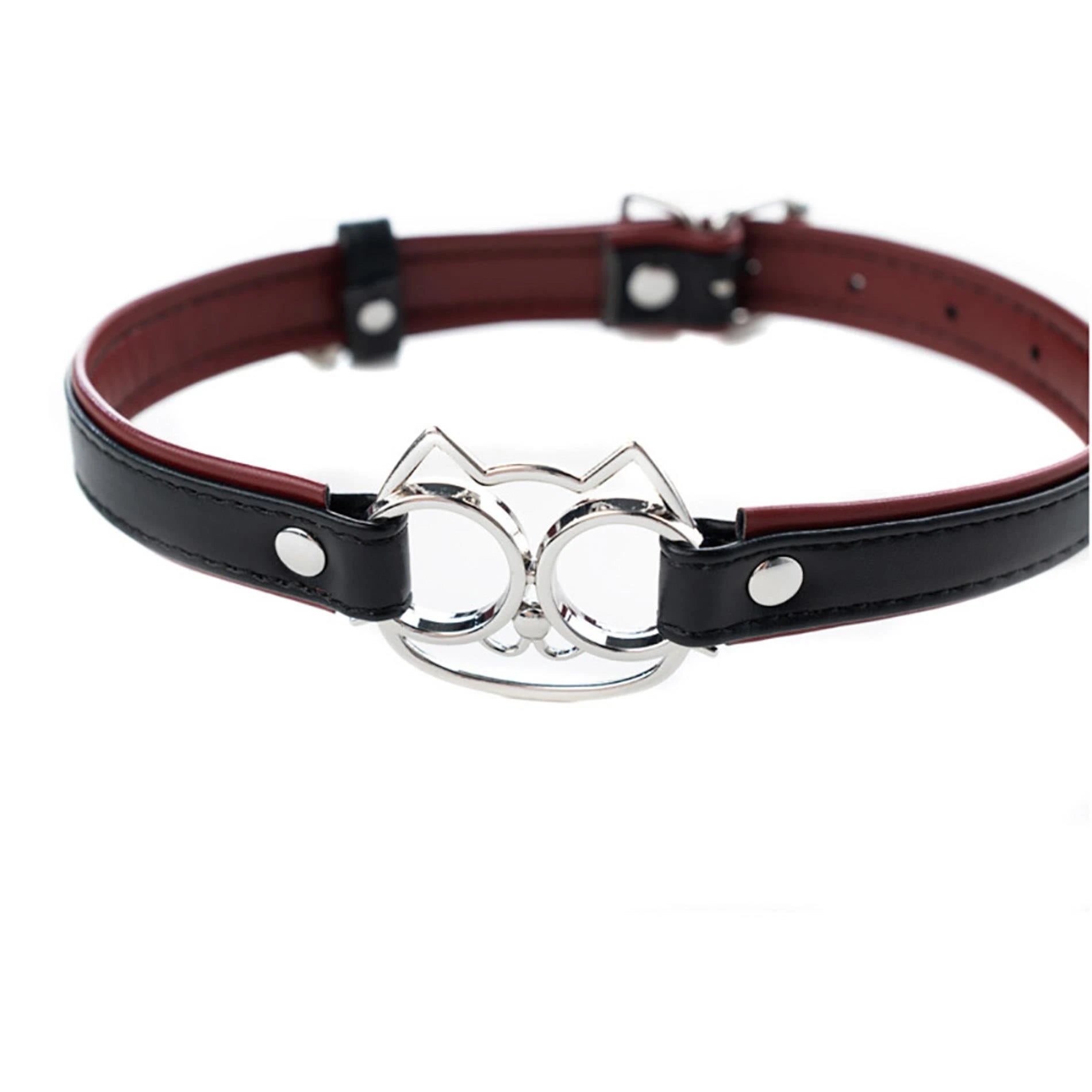 Collier ajustable avec tête de chat.