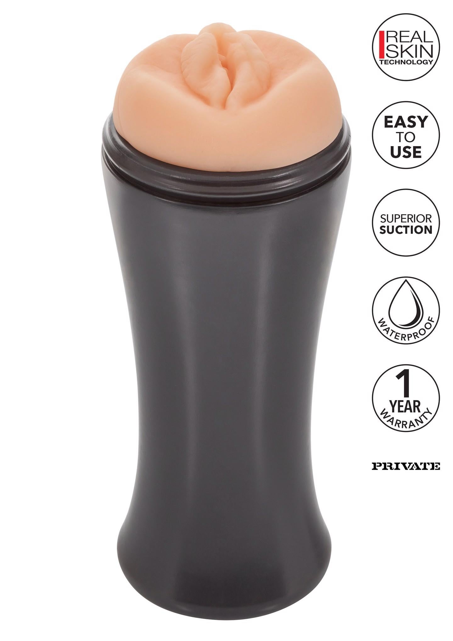Cougar excitée, peau claire