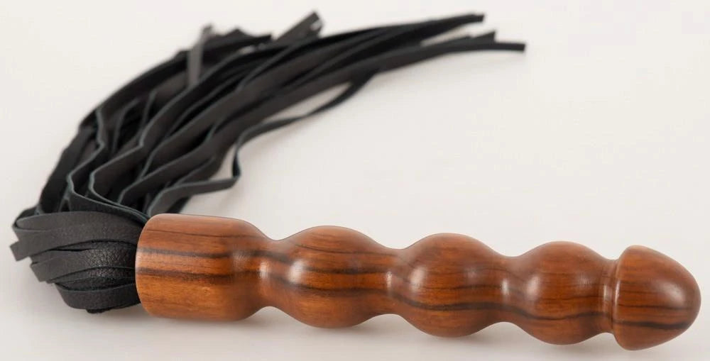 Frusta in cuoio e legno