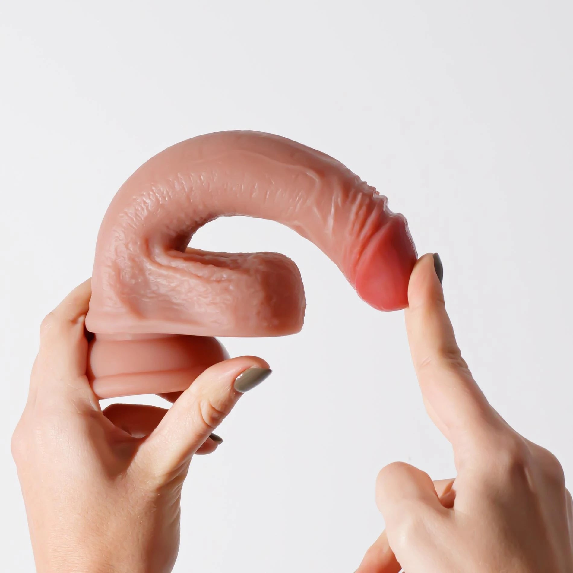 Inviktus - Liquid Silicone Dildo - 7 / 19 cm - Flesh