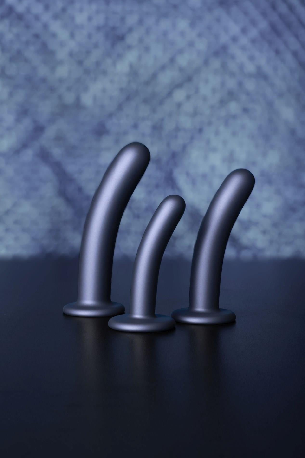 Smooth Silicone G-Spot Dildo - 7'' / 17 cm - Gunmetal