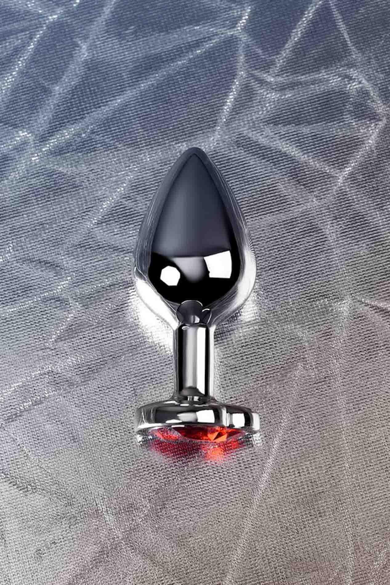 Plug anal en argent avec cœur rose en forme de gemme