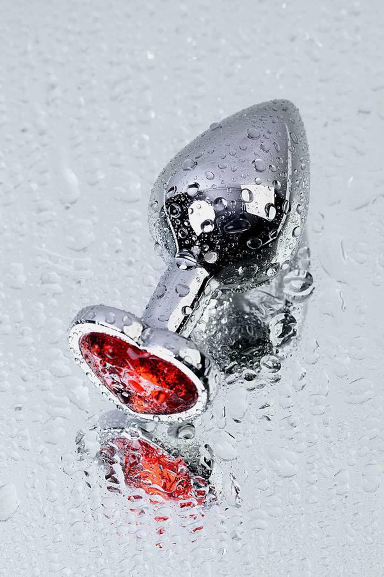 Plug anal en argent avec cœur rose en forme de gemme
