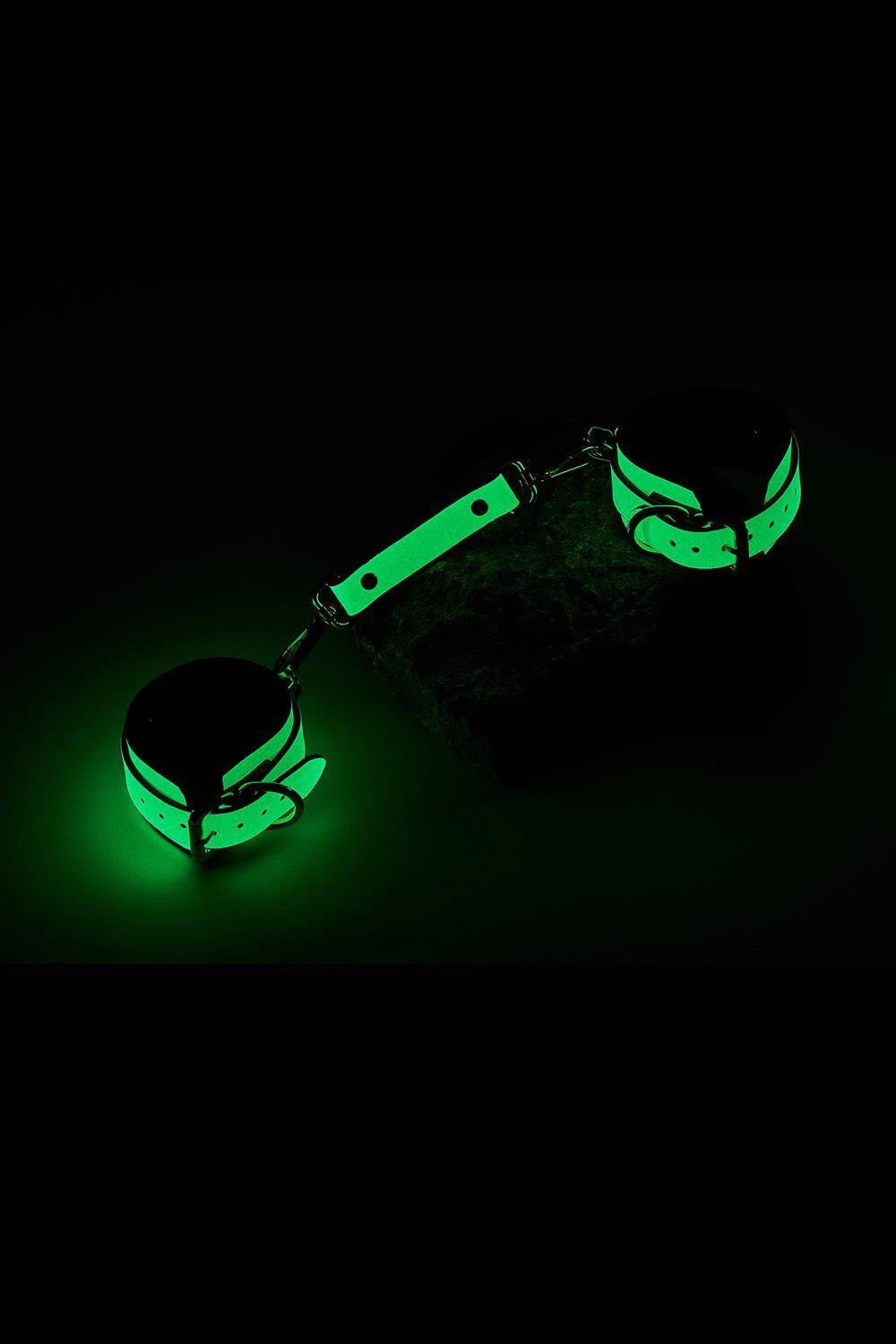 LUMINOUS HANDCUFFS GLOW IN THE DARK GREEN