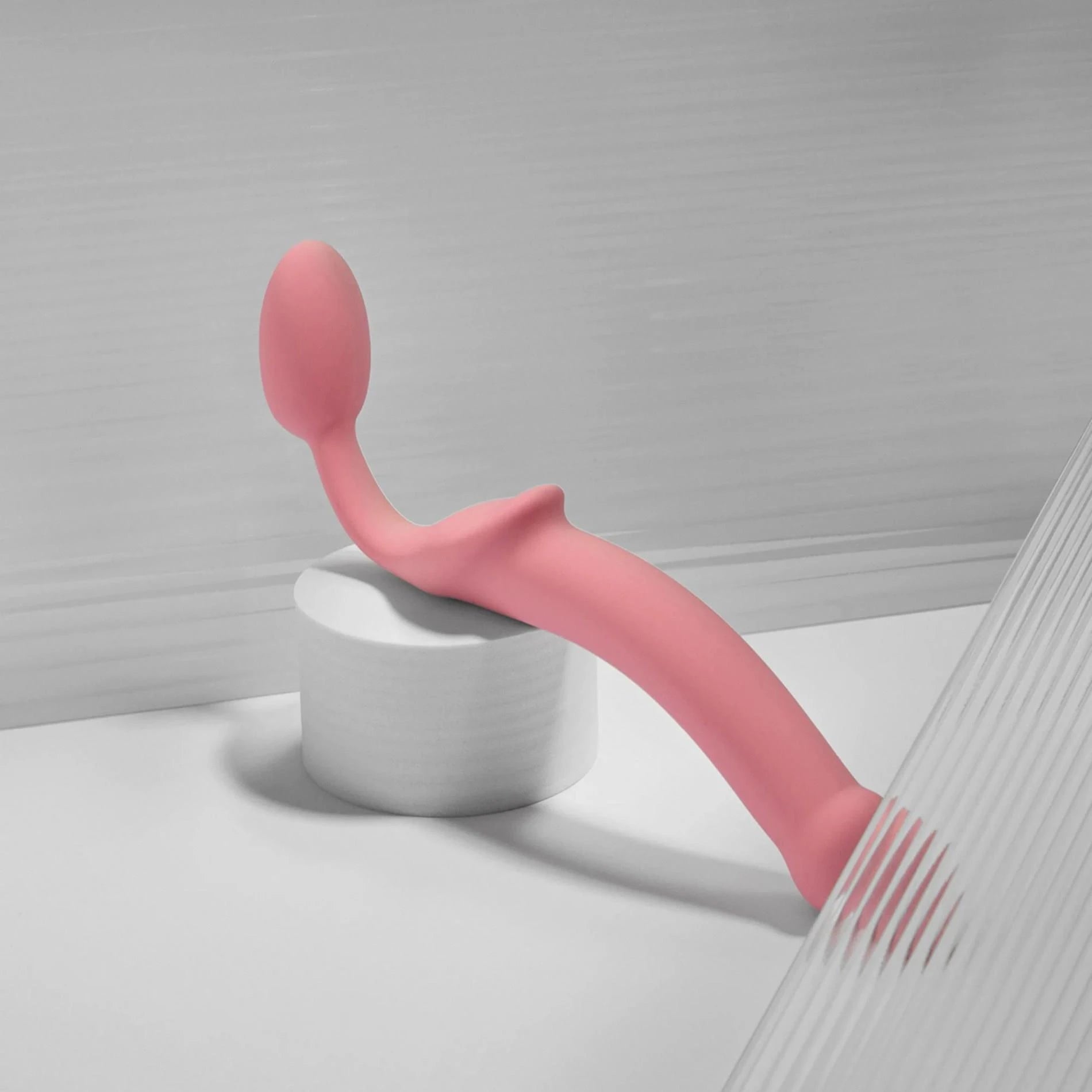 SEMI-REALISTIC BENDABLE STRAP-ON PINK - M